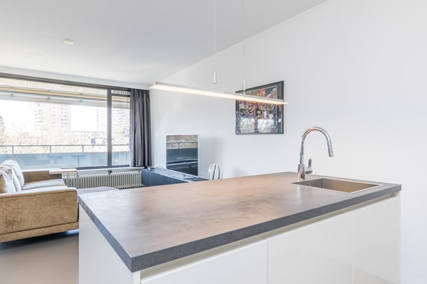 Foto - Te koop: Dit instapklare gerenoveerde 2 slaapkamer appartement uit 2017 met energielabel A in centrum Heerlen.